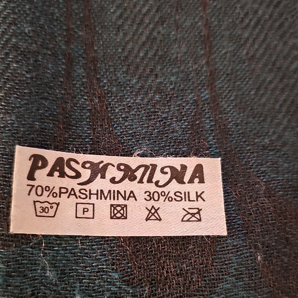 Scarf - Picture 10 of 12